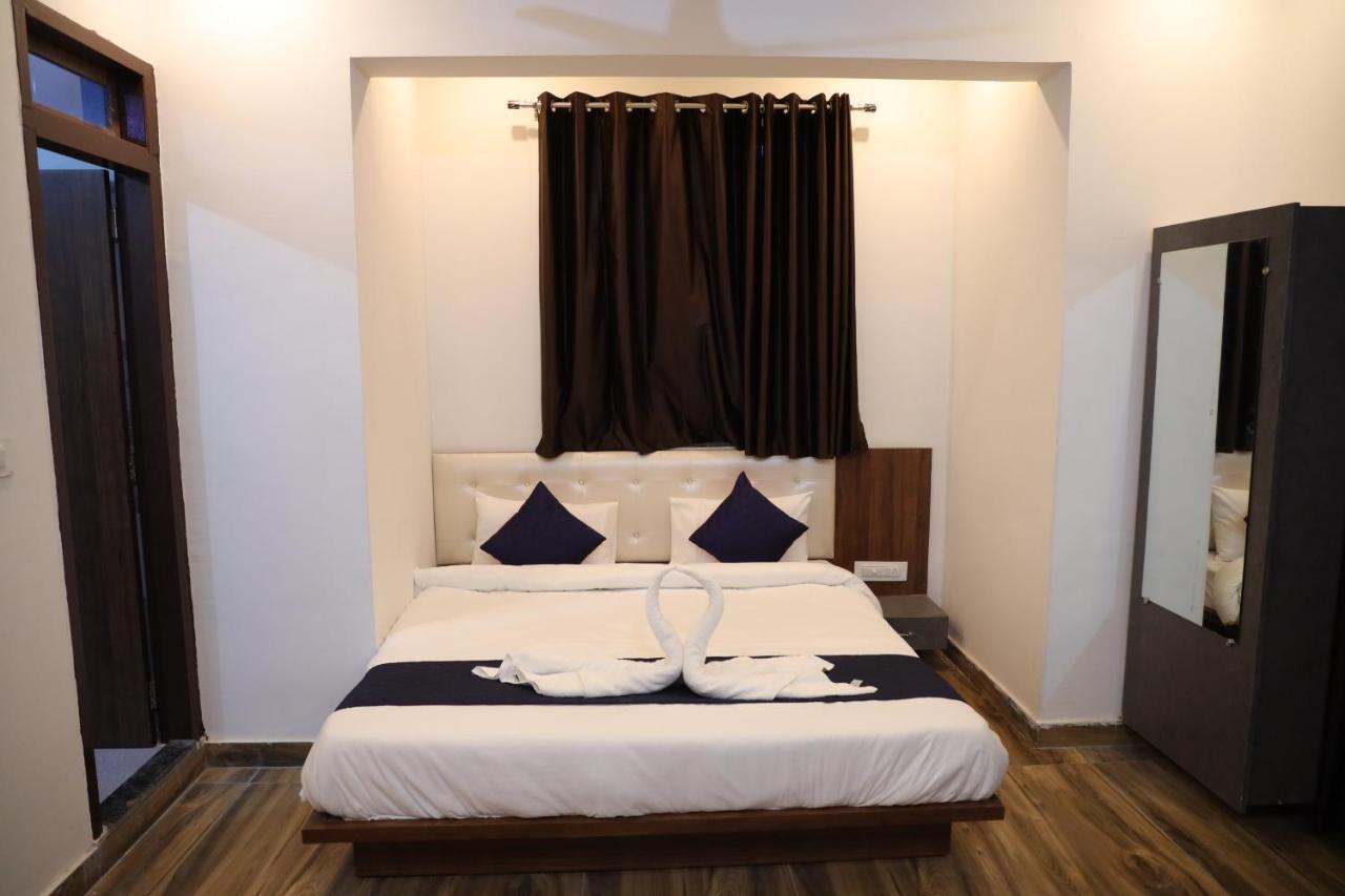 Winter Mountain Resort Pushkar Bagian luar foto