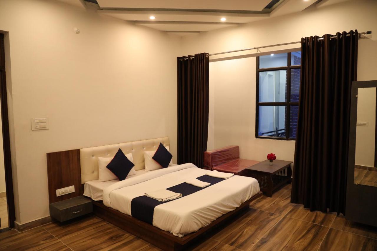 Winter Mountain Resort Pushkar Bagian luar foto