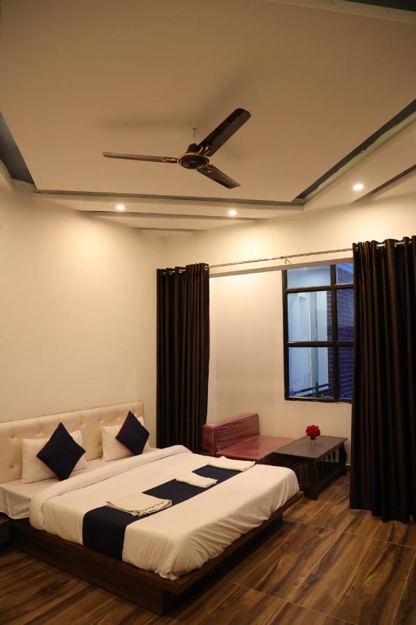 Winter Mountain Resort Pushkar Bagian luar foto