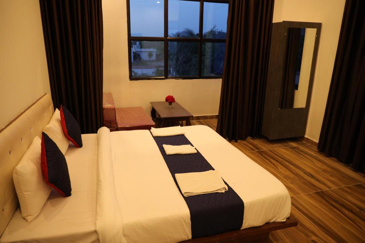 Winter Mountain Resort Pushkar Bagian luar foto