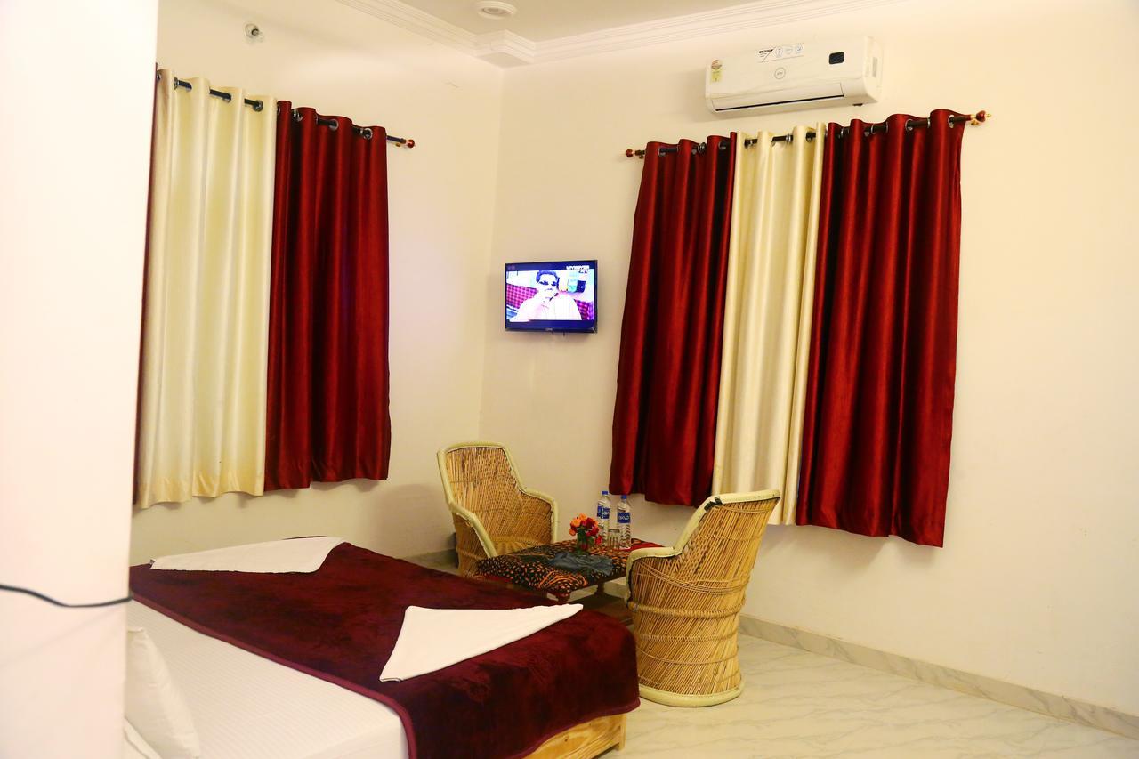 Winter Mountain Resort Pushkar Bagian luar foto